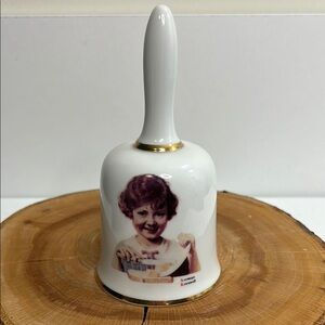 Collectible Vintage‎ Ceramic Norman Rockwell 1976 “The Butter Girl” bell